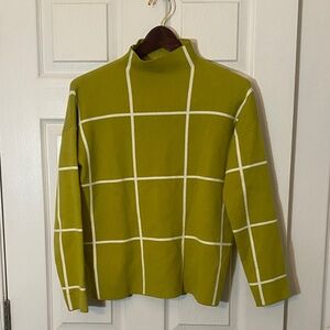 Woman’s M  cashmere pullover sweater T Tahari Green and White Grid Turtleneck